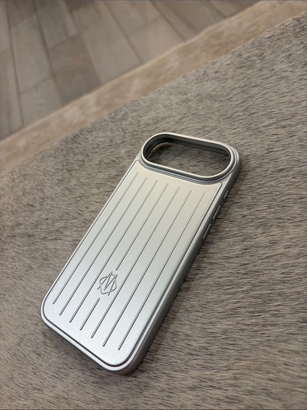 RIMOWA-Inspired Aluminum Style Case for iPhone 17 Air – Silver | New, No Box